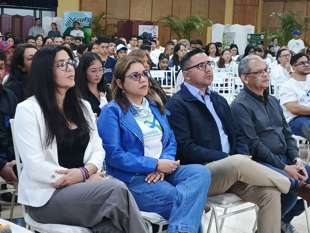 De izquierda a derecha: Nathaly Mora, presidenta de Fundacite Mérida; Danmarys Hernández, viceministra para la Comunalización de la Ciencia y la Producción; Arnaldo Sánchez, gobernador del estado Mérida y Juan Blanco, presidente de Codecyt. 